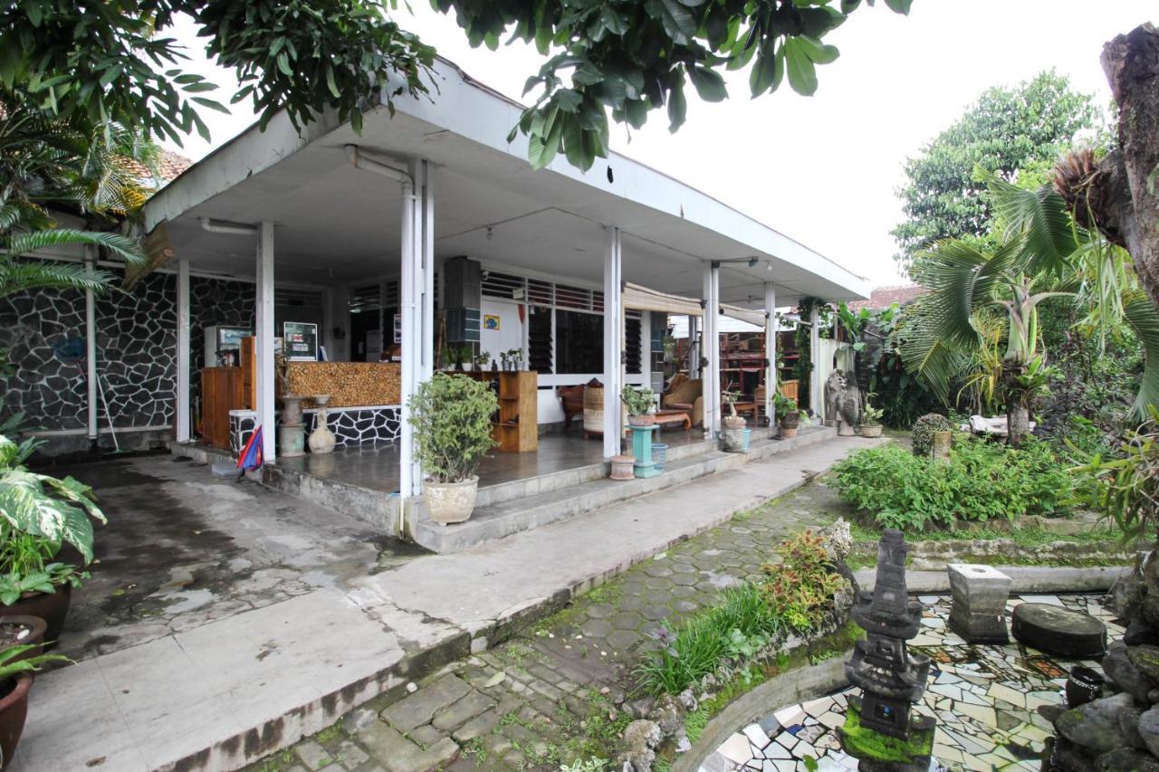 Reddoorz Near Rumah Sakit Wirosaban Salakan Exterior photo